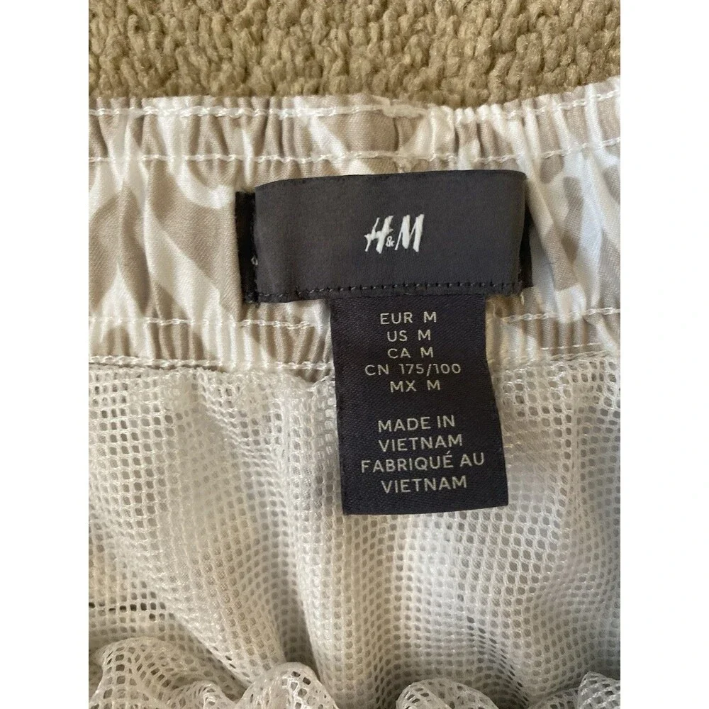 H&M Beige and White Geometric Print Coastal Style Swim Shorts Men’s Size M